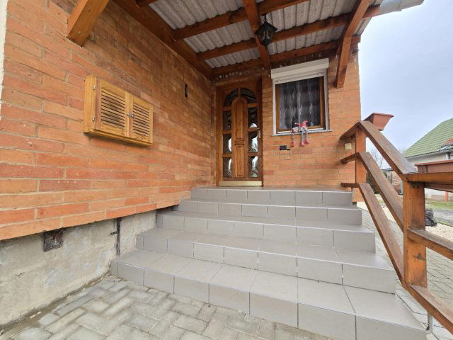 Eladó családi ház, Sásdon 35.9 M Ft, 4+1 szobás