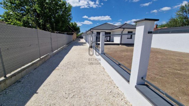 Eladó családi ház, Alsónémediben 144.9 M Ft, 5 szobás