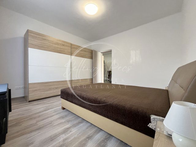 Kiadó családi ház, albérlet, Pécsett 300 E Ft / hó, 3 szobás