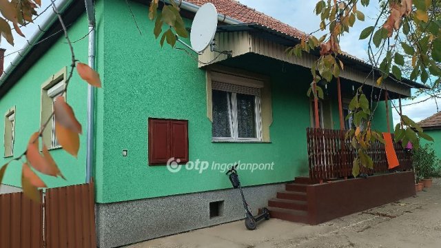 Eladó családi ház, Törtelen 55 M Ft, 3+1 szobás