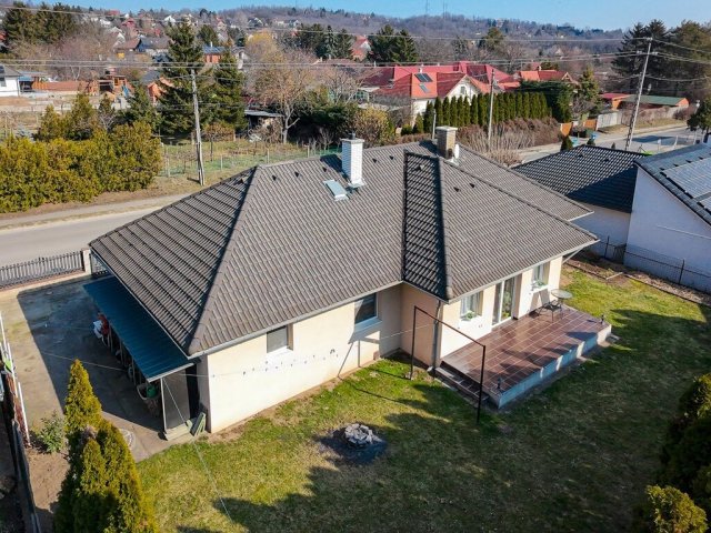 Eladó családi ház, Szadán 119.9 M Ft, 3 szobás