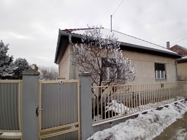 Eladó családi ház, Turán 34.9 M Ft, 2 szobás