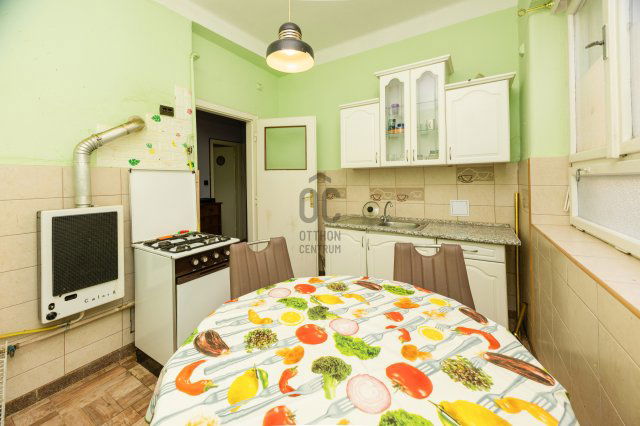 Eladó téglalakás, Pécsett, Rákóczi úton 74.99 M Ft, 4 szobás