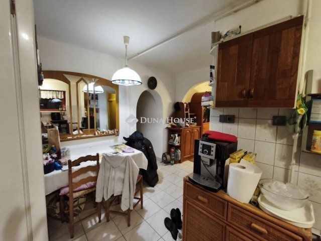 Eladó téglalakás, Pécsett 64.9 M Ft, 3 szobás