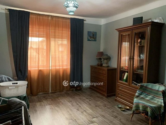 Eladó családi ház, Törtelen 40 M Ft, 2+1 szobás