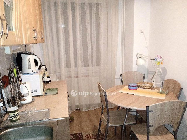 Eladó téglalakás, Ajkán 25.6 M Ft, 1 szobás