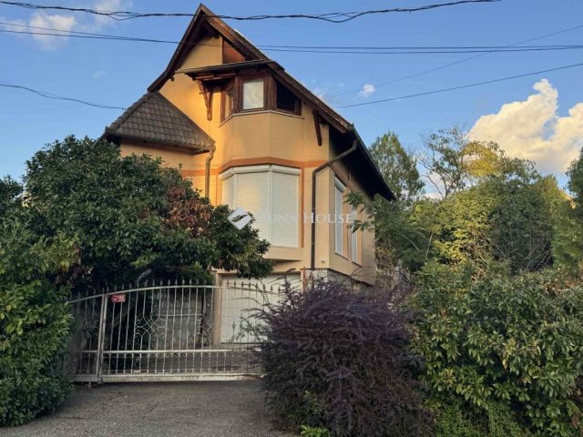Eladó családi ház, Pécsett, Korsó dűlőn 169.9 M Ft, 6 szobás