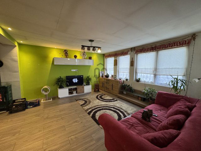 Eladó ikerház, Nyíregyházán 38.5 M Ft, 4 szobás