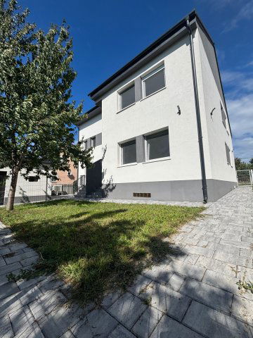 Eladó ikerház, Komáromban 86.4 M Ft, 4 szobás