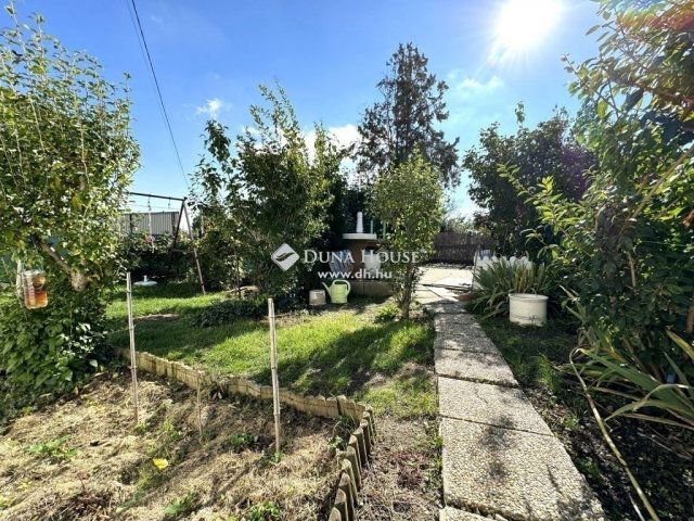 Eladó családi ház, Szentendrén 99.999 M Ft, 4 szobás