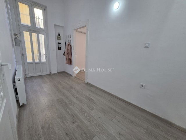 Eladó téglalakás, Budapesten, VII. kerületben 65 M Ft, 1 szobás