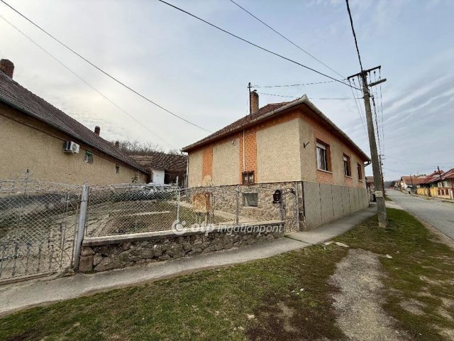 Eladó családi ház, Hidason 52.5 M Ft, 5 szobás