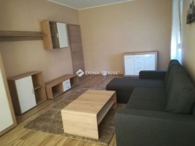 Kiadó panellakás, albérlet, Pécsett, Madách Imre utcában