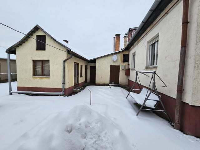 Eladó ikerház, Debrecenben 63.9 M Ft, 3 szobás