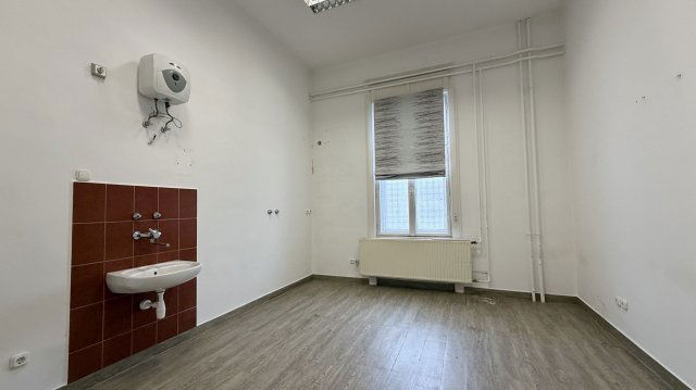 Kiadó üzlethelyiség, Debrecenben 295 E Ft / hó