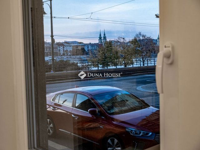 Eladó téglalakás, Budapesten, V. kerületben 114 M Ft, 3 szobás