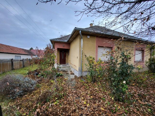 Eladó családi ház, Jászapátiban 13 M Ft, 2 szobás