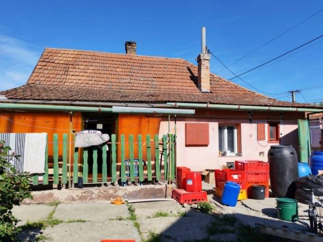 Eladó családi ház, Cegléden 20.6 M Ft, 1 szobás