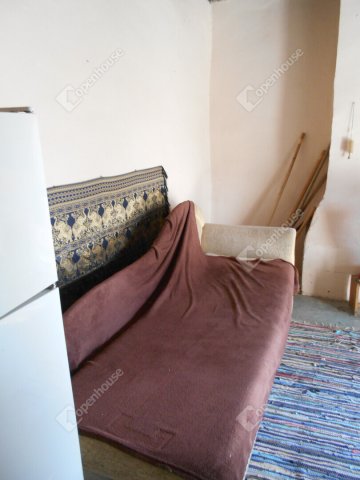 Eladó családi ház, Bezeréden 5.5 M Ft, 1 szobás