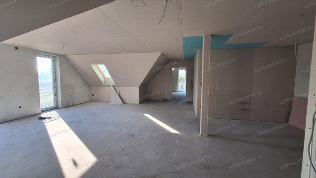 Eladó téglalakás, Jászberényben 60 M Ft, 4 szobás