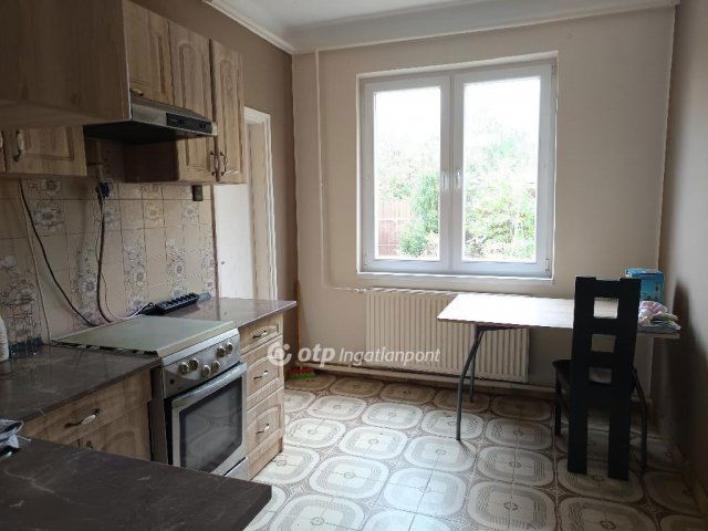 Eladó családi ház, Békésen 30 M Ft, 3 szobás