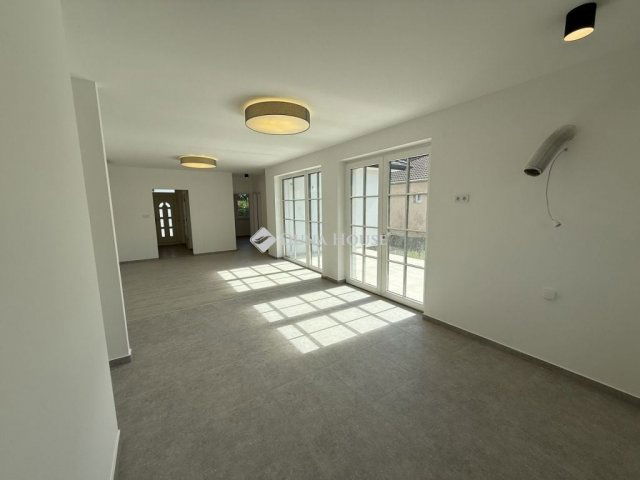 Eladó családi ház, Kecskeméten 99.9 M Ft, 5 szobás