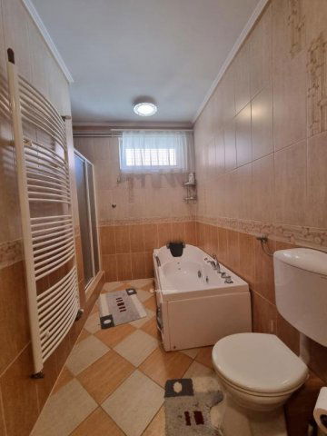 Eladó családi ház, Pápán 89.9 M Ft, 5 szobás