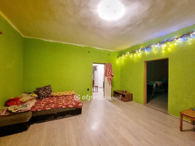 Eladó családi ház, Pápán 21.99 M Ft, 2 szobás