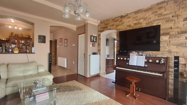 Eladó családi ház, Gyöngyösön 79.9 M Ft, 4 szobás