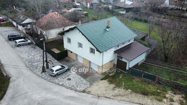 Eladó családi ház, Pápakovácsin 79.9 M Ft, 4 szobás