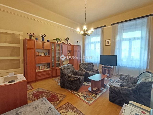 Eladó téglalakás, Budapesten, VI. kerületben 64.9 M Ft, 1 szobás