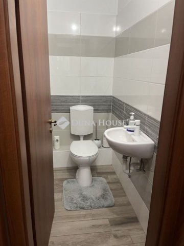 Eladó téglalakás, Kecskeméten 88 M Ft, 3 szobás