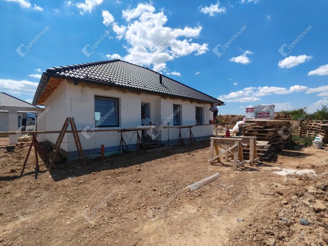Eladó családi ház, Szombathelyen 67.5 M Ft, 2 szobás