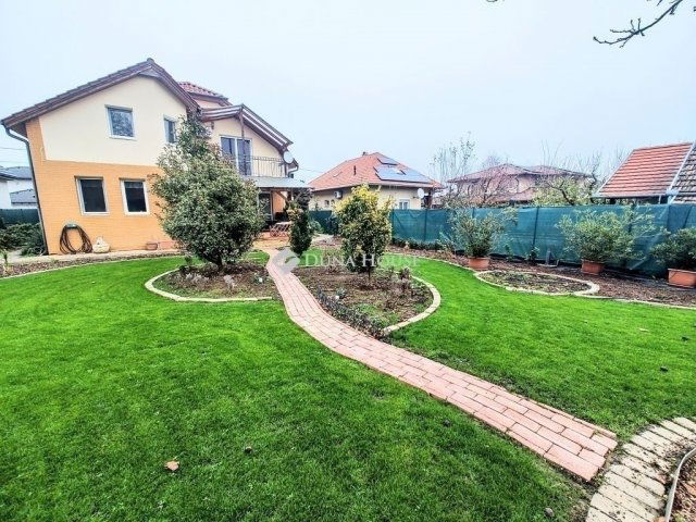 Eladó családi ház, Szegeden 214.9 M Ft, 5 szobás