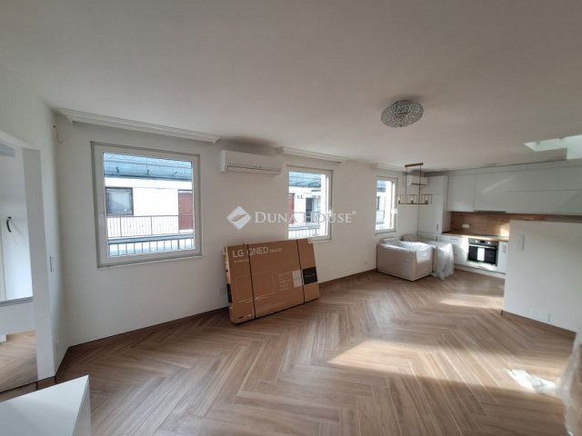 Eladó téglalakás, Budapesten, VI. kerületben 90 M Ft, 2 szobás