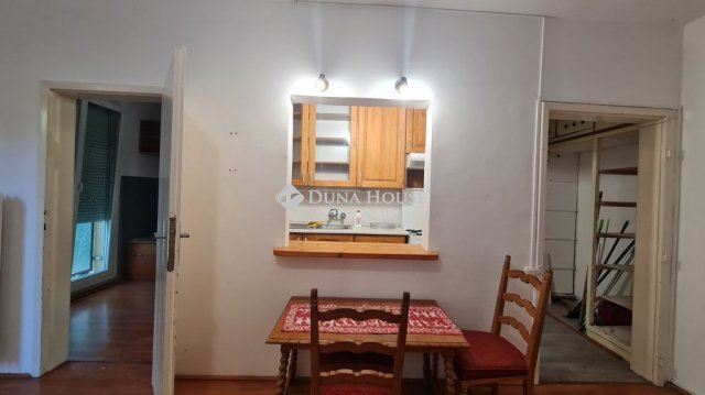 Eladó panellakás, Pécsett 39 M Ft, 2 szobás
