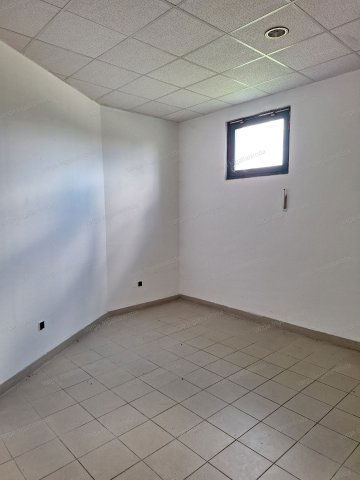 Eladó üzlethelyiség, Bükön 7 M Ft, 1 szobás
