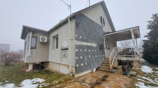 Eladó családi ház, Tápiószecsőn 75 M Ft, 4 szobás