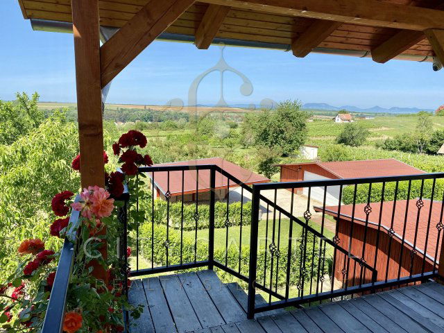 Eladó nyaraló, Szőlősgyörökön 210 M Ft, 4+3 szobás