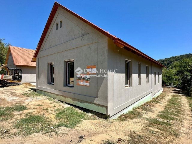 Eladó családi ház, Orfűn 115 M Ft, 4 szobás