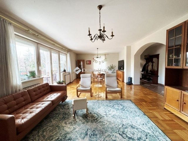 Eladó családi ház, Budapesten, III. kerületben 194.425 M Ft