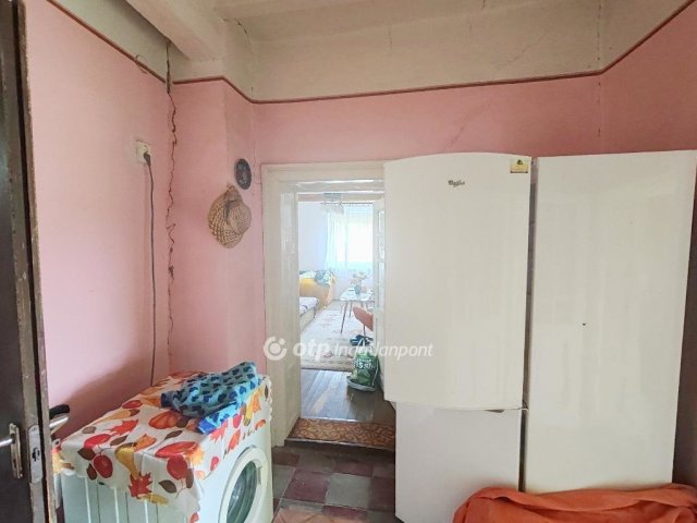 Eladó családi ház, Jászladányon 7.9 M Ft, 2 szobás