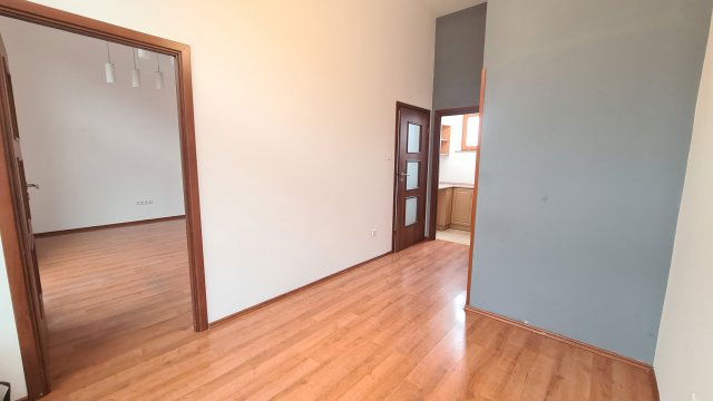 Kiadó iroda, Pécsett 150 E Ft / hó, 2 szobás