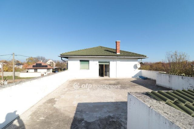 Eladó családi ház, Ráckevén 89.9 M Ft, 6 szobás