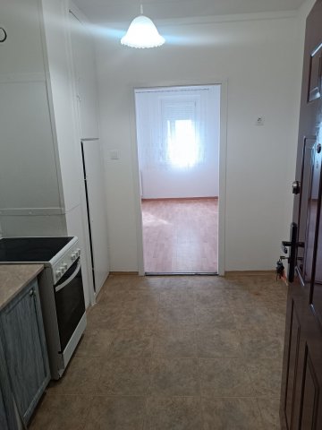 Kiadó panellakás, albérlet, Ajkán, Béke utcában 100 E Ft / hó