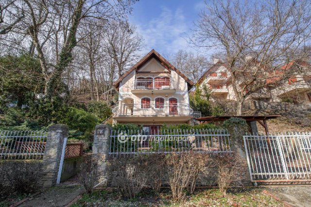 Eladó családi ház, Tihanyban 359 M Ft, 6 szobás