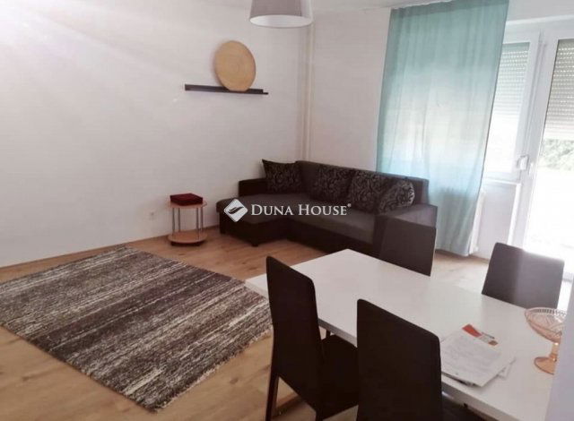 Kiadó téglalakás, albérlet, Pécsett, Kodály Zoltán utcában