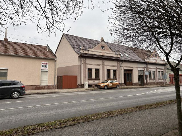 Eladó családi ház, Komáromban 69 M Ft, 4 szobás