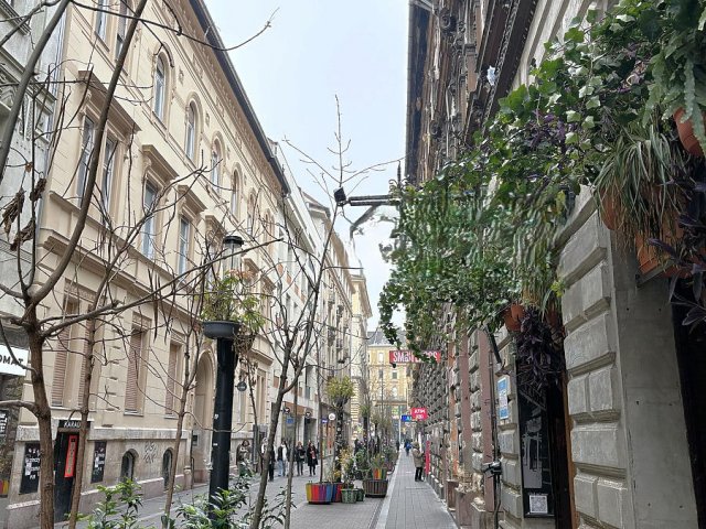 Eladó téglalakás, Budapesten, VII. kerületben, Kazinczy utcában