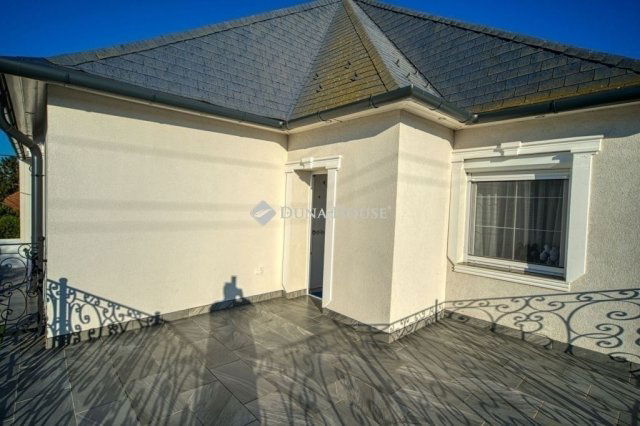 Eladó családi ház, Gyálon 299 M Ft, 7 szobás